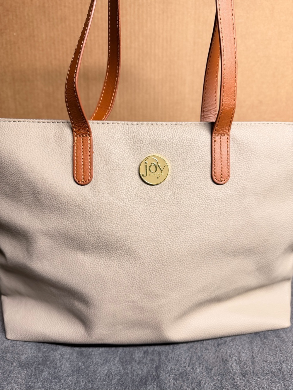 Joy Mangano Taupe Pebbled Leather Tote Bag Brown Handles Gold Logo - Picture 2 of 9
